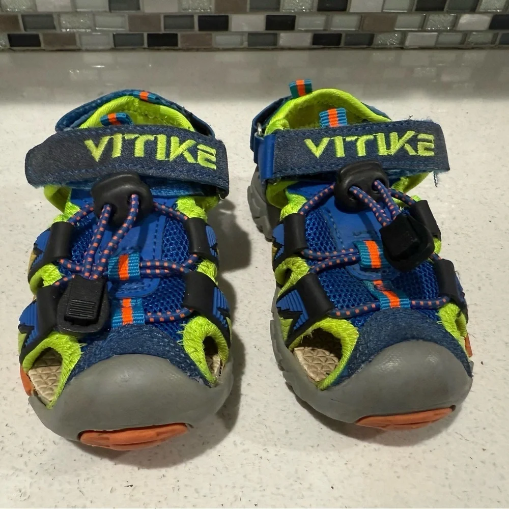 Bundle of 2 items /Kids Outdoor Sandals/Black & Blue and Green/boy size 6